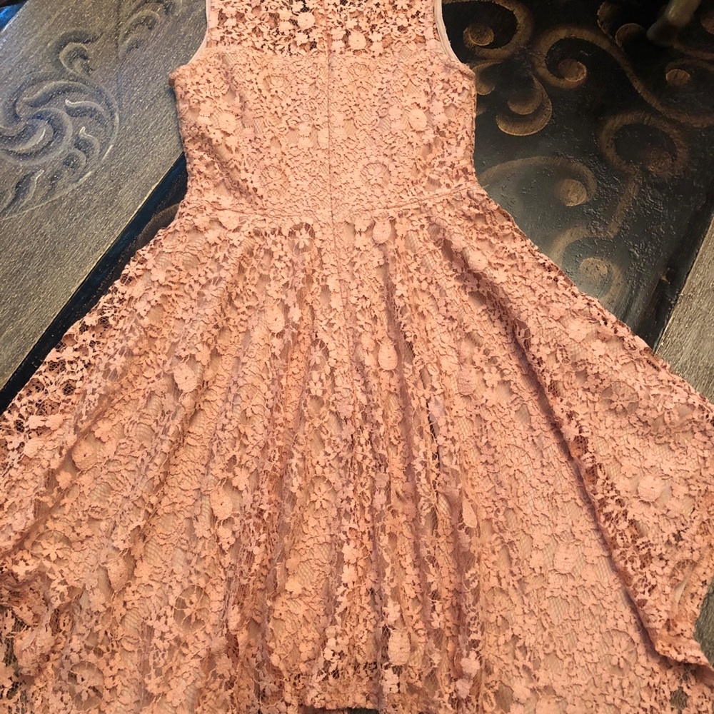 Gorgeous Lace dress, by Monteau Los Angeles - Picture 3 of 6